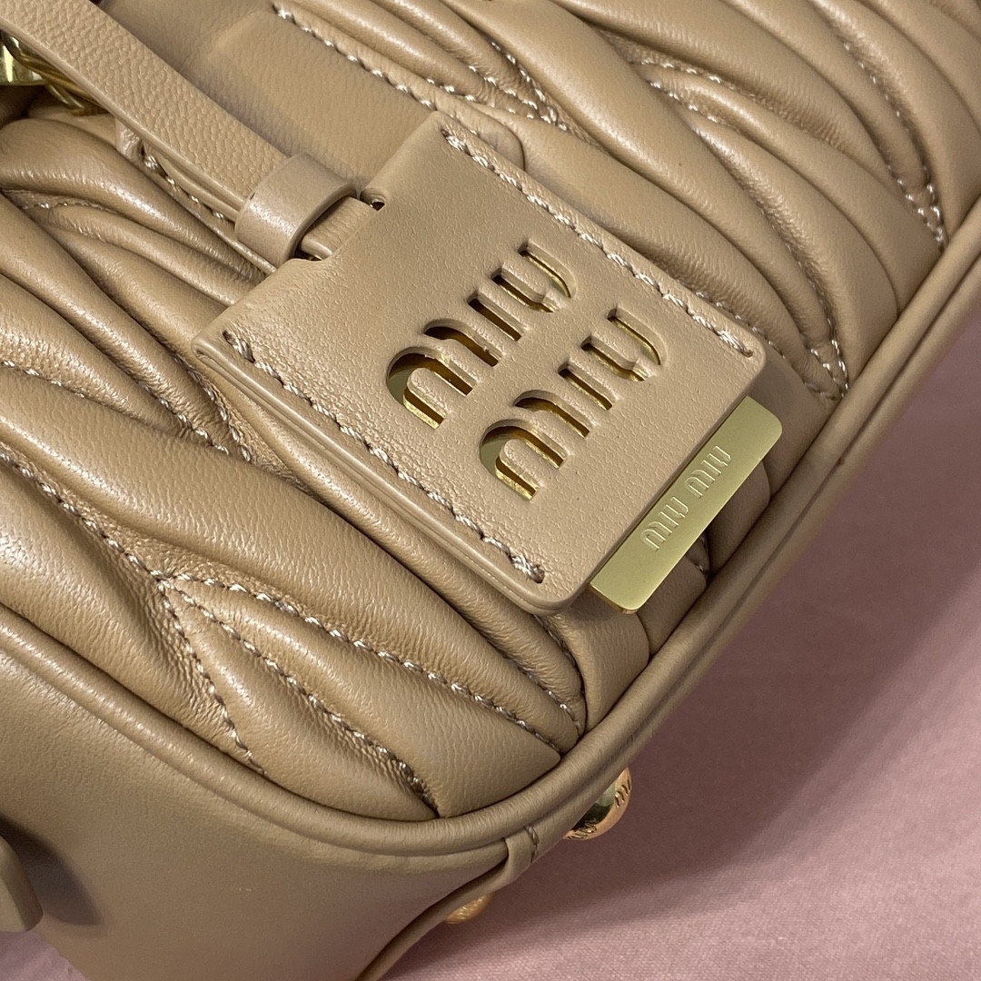 Miu Miu Arcadie matelassé nappa leather bag 22X10.5X7.5cm