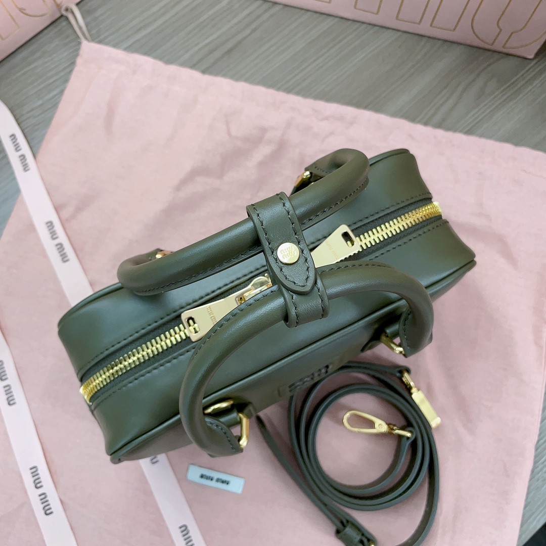 Miu Miu Arcadie leather bag 10.5x22x7.5cm
