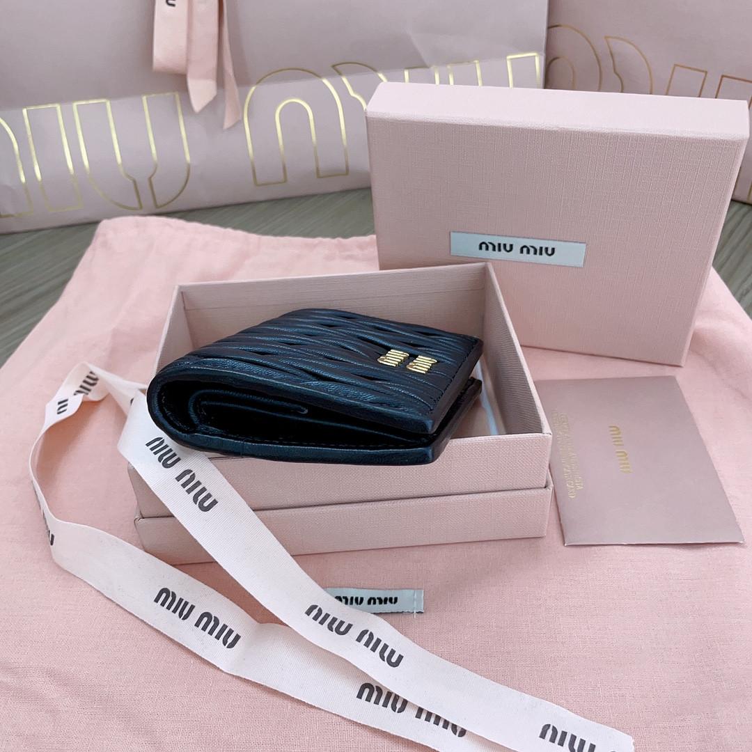 Miu Miu Small matelassé nappa leather wallet 11.2x8.5cm