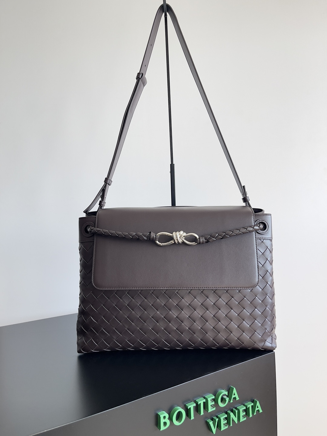 bo*te*ga Ve*ne*ta medium andiamo messenger 37x26x13cm