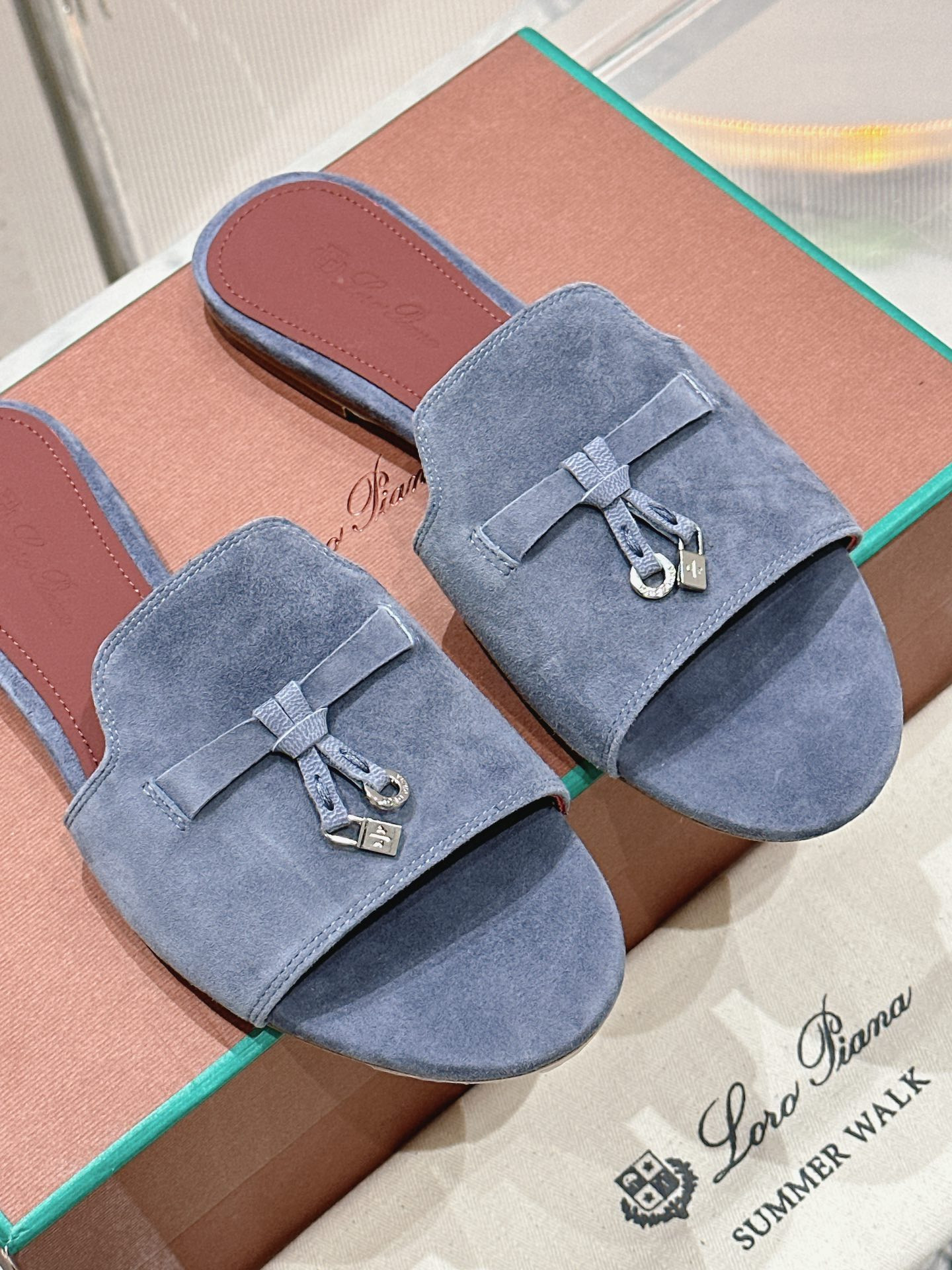ua L**o p*ana summer charms sandal