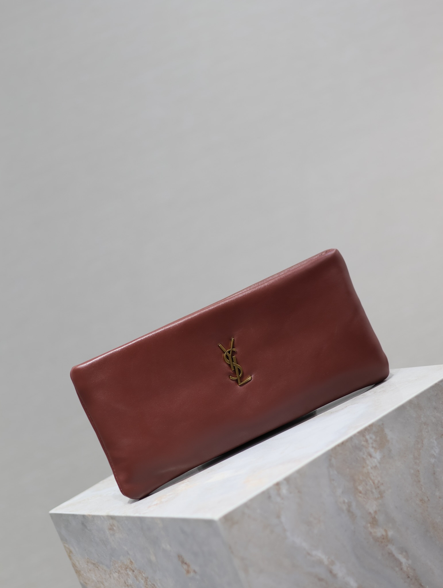 Y*L calypso long pouch in lambskin 30 x 15 x 3.5 cm