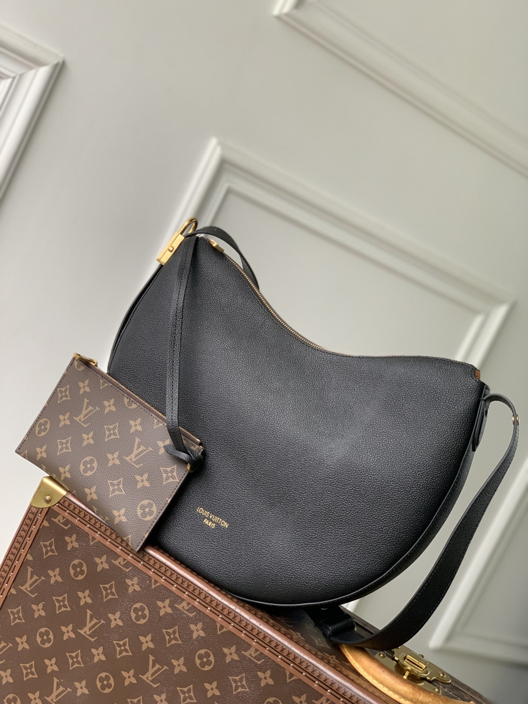 LV Low Key Cookie MM M14417 32x26x5cm