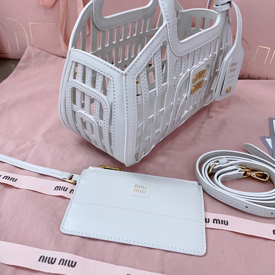 Miu Miu Leather basket 12.5x24x9cm