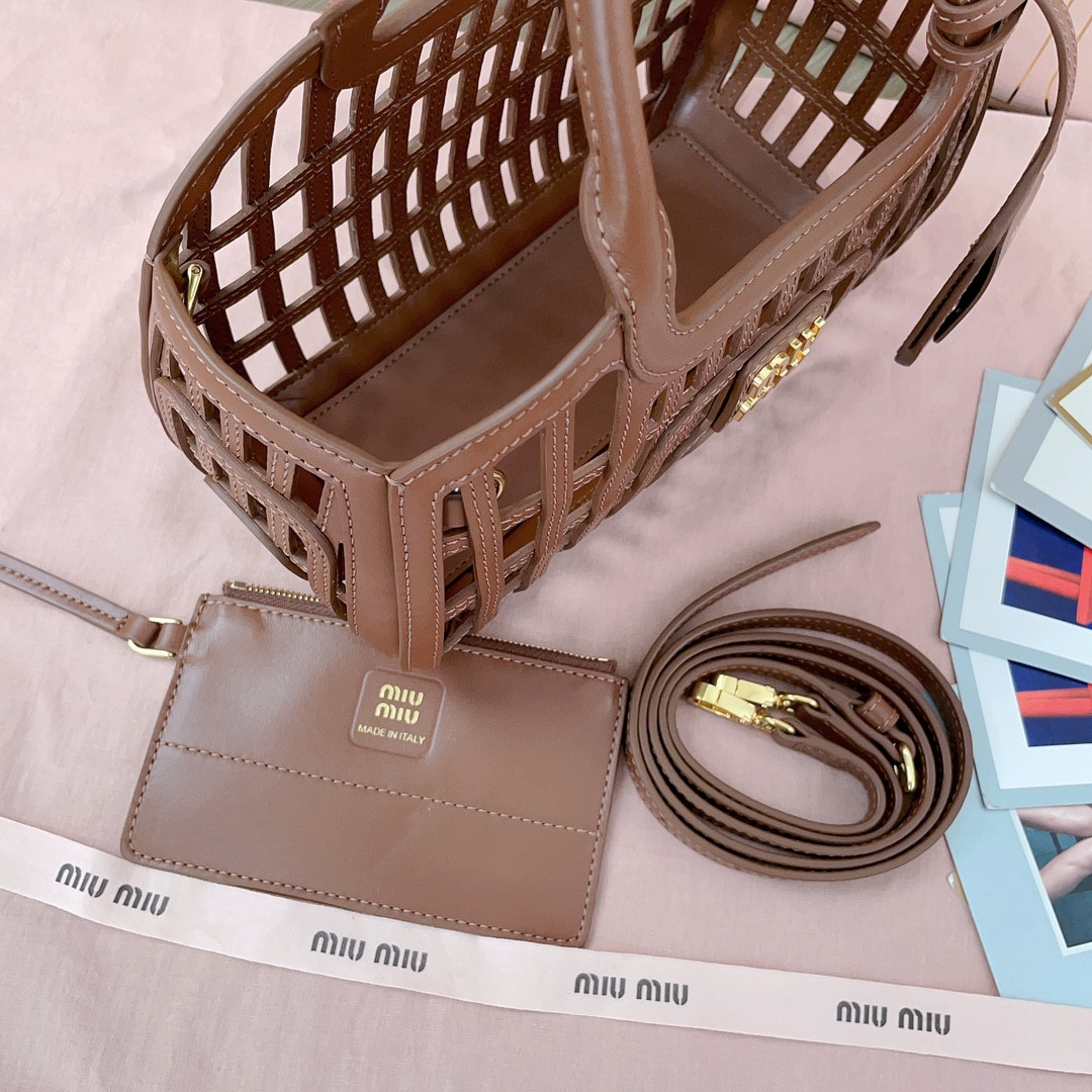 Miu Miu Leather basket 12.5x24x9cm
