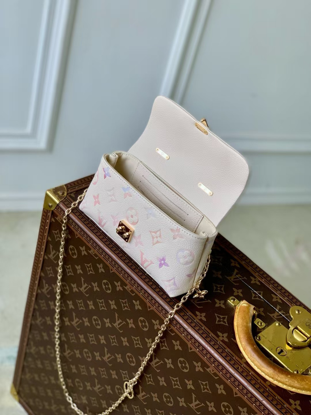 LV Nano Madeleine M25596 21x12.5x6cm