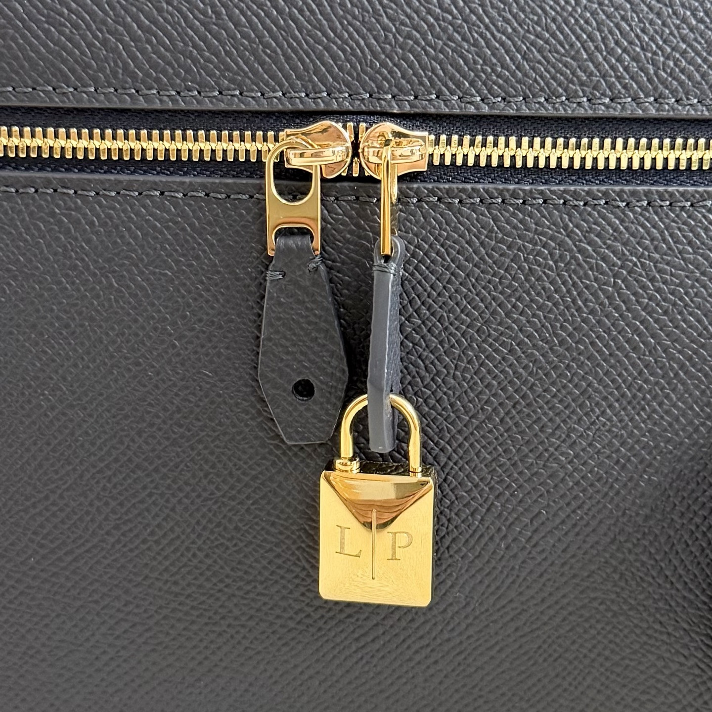 L**o p*ana extra pocket l27 calfskin 16x27x10cm