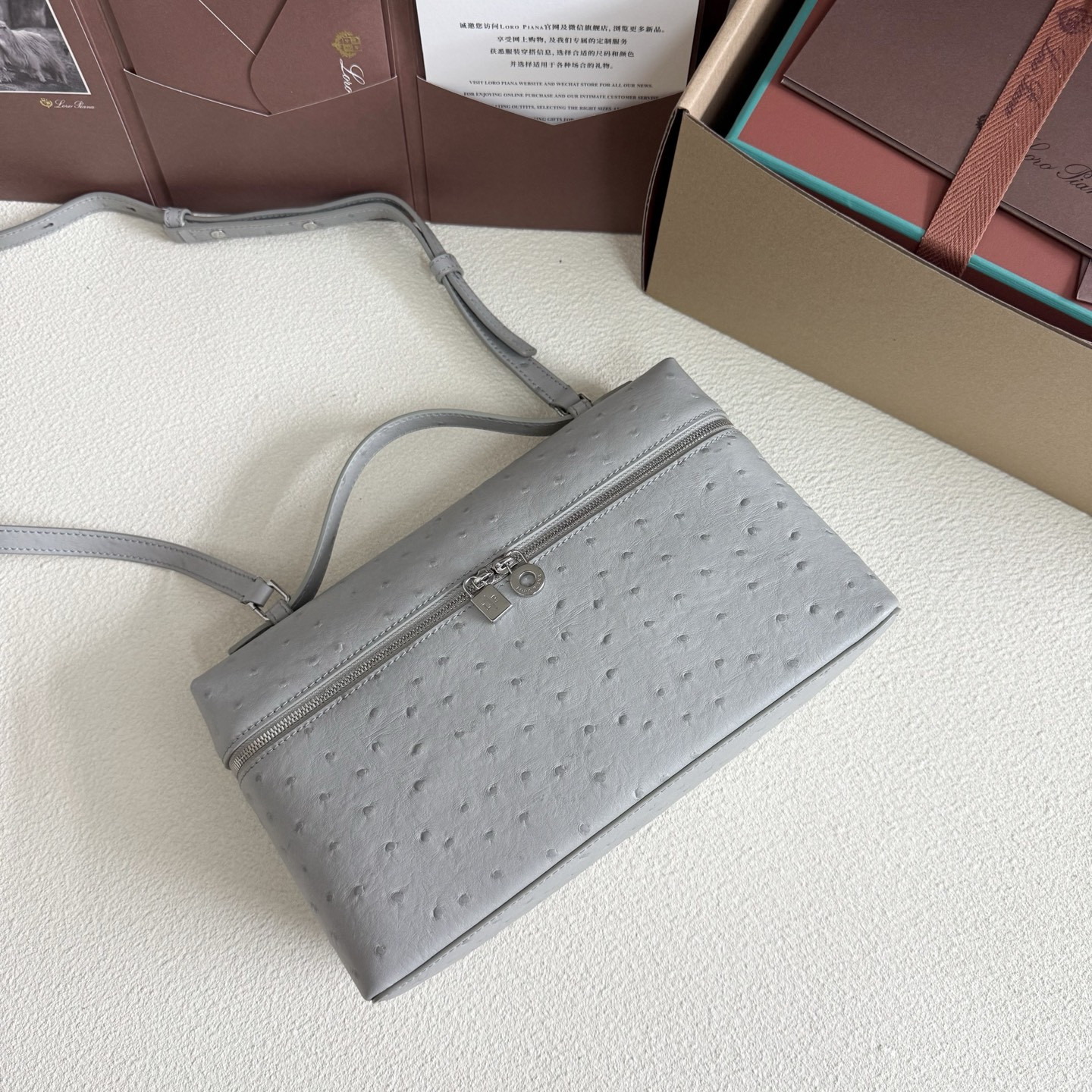 L**o p*ana extra pocket l27 ostrich-grained leather 16x27x10cm
