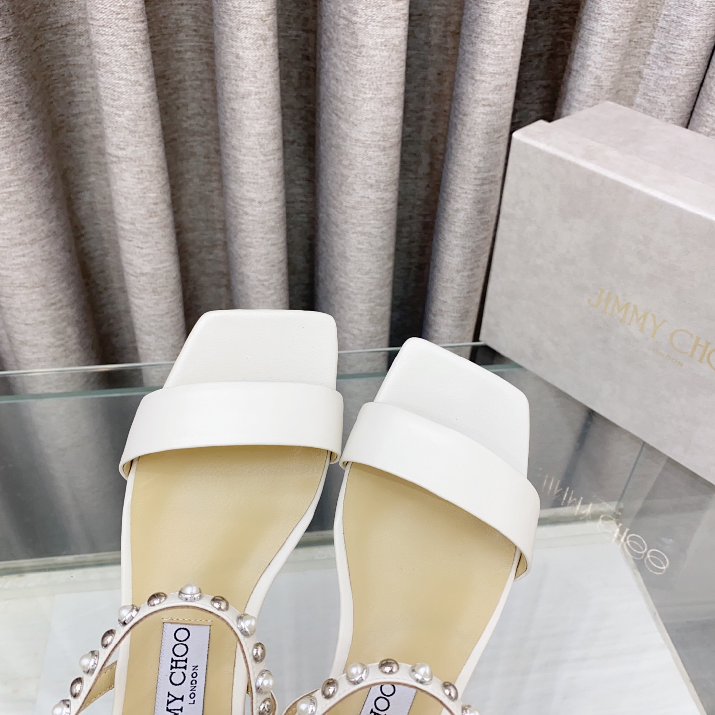 ua Ji*y Ch* sandals