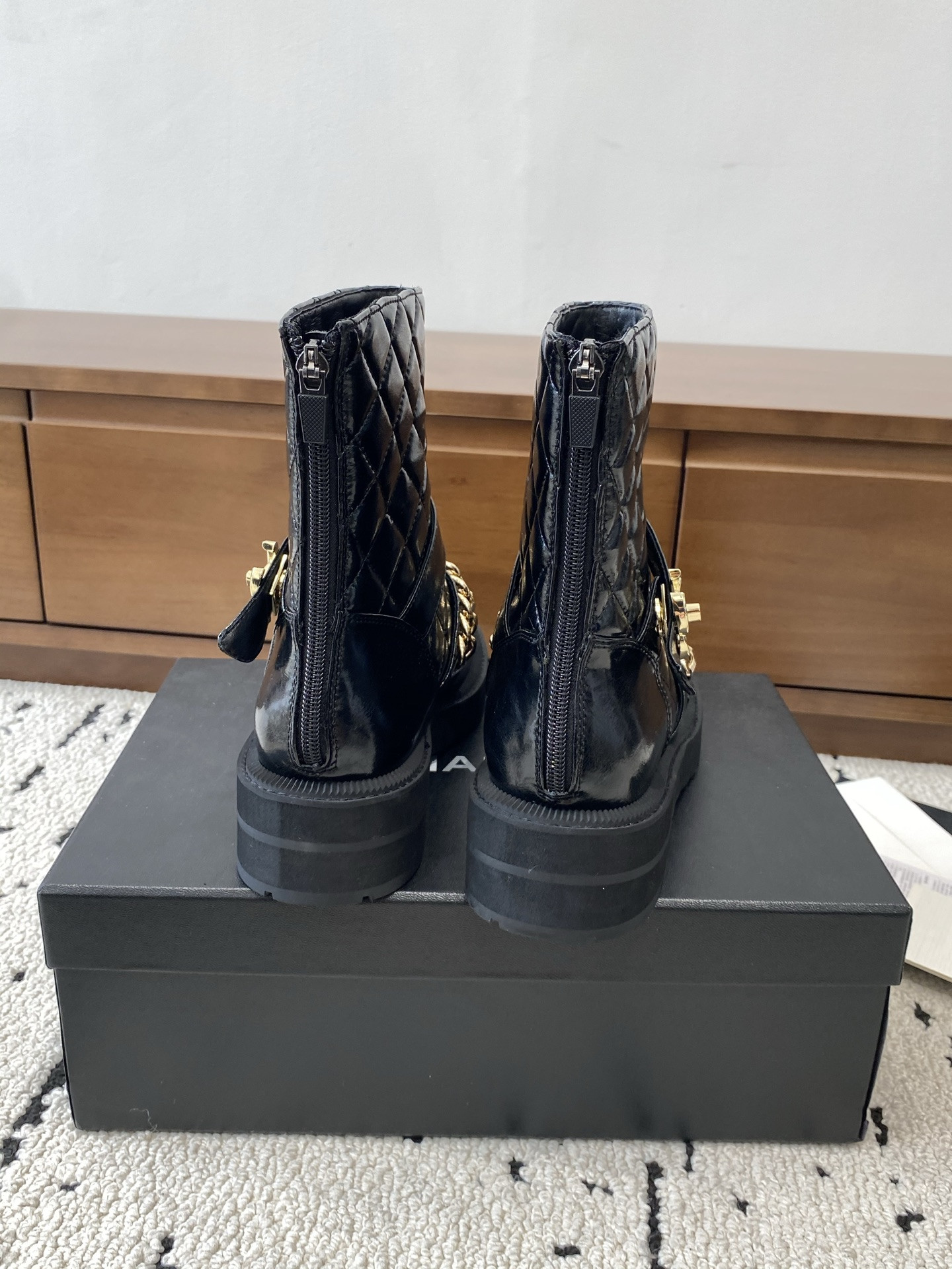 ua Ch*el boots