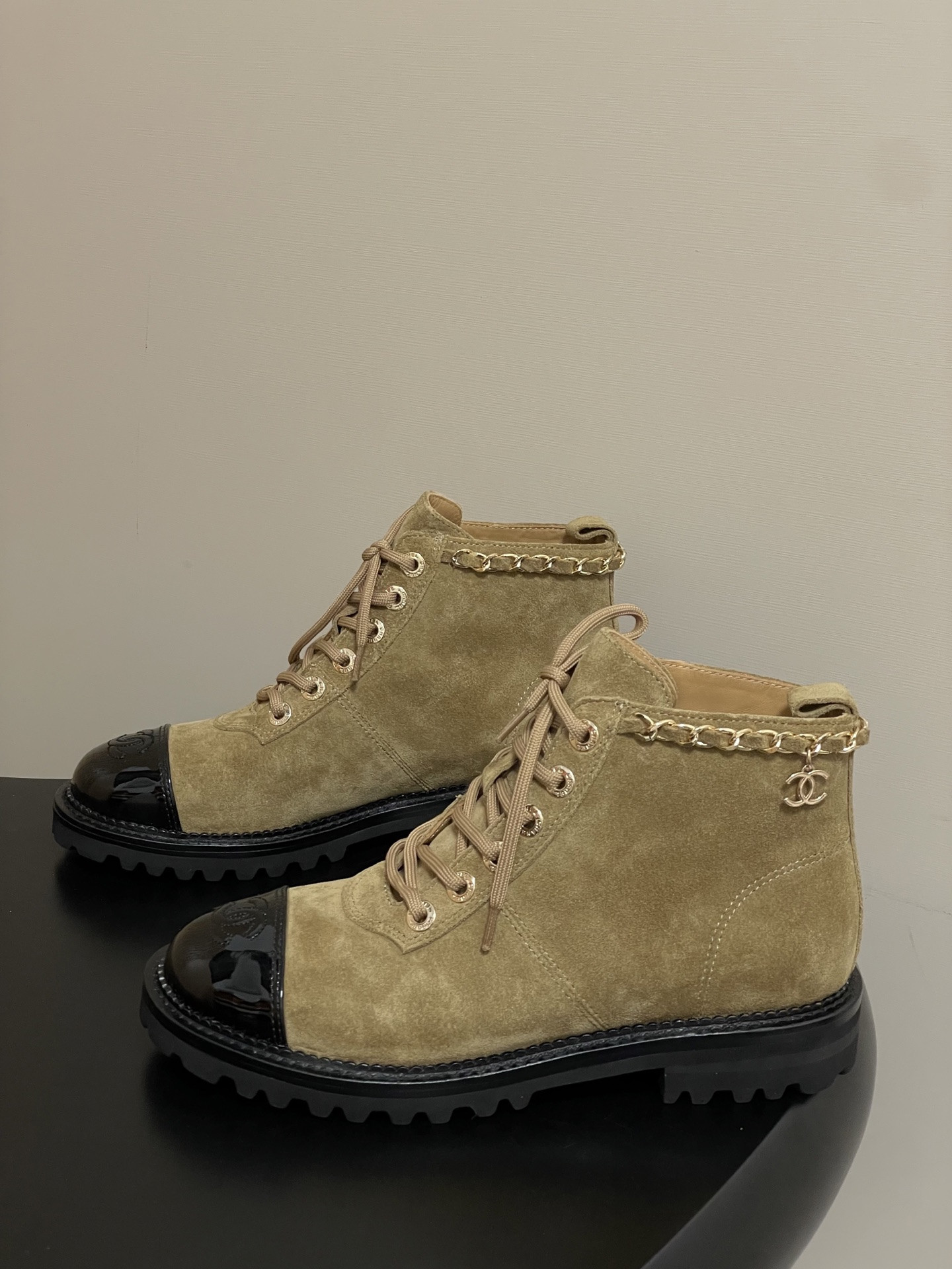 ua Ch*el boots