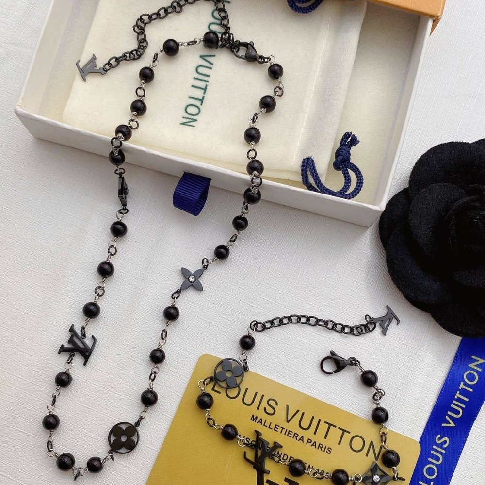 L0vis Vvtt0n Lv Pearls Necklace Black M02445