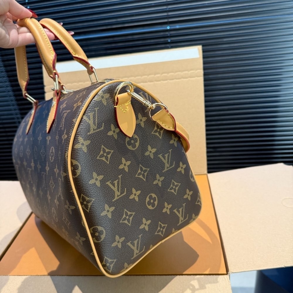 L0vis Vvtt0n Speedy Soft 30 Lucky Monogram 30Cm M15107