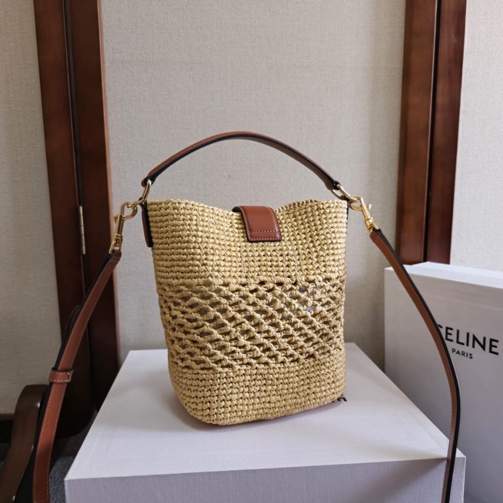 [S*per Vip 1:1] Ce1i*e Small L0vise Bucket In Raffia Natural And Tan 19Cm 119742Gns 02Nt