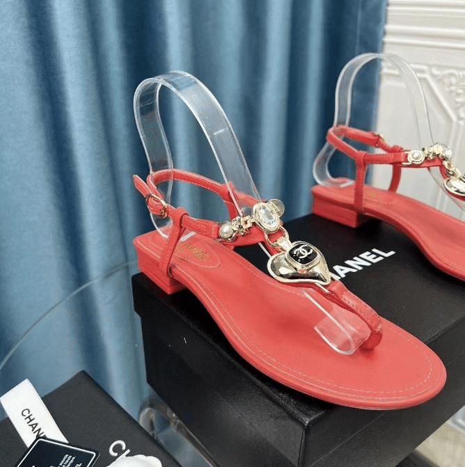 Ch**el Shiny Pearl Crystal Cc Heart Thong Sandals Red G39674 X01000 0S084