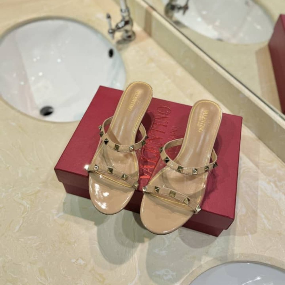 Va1e*ntin0 Garavani Rockstud Skin Heeled Sandals Beige