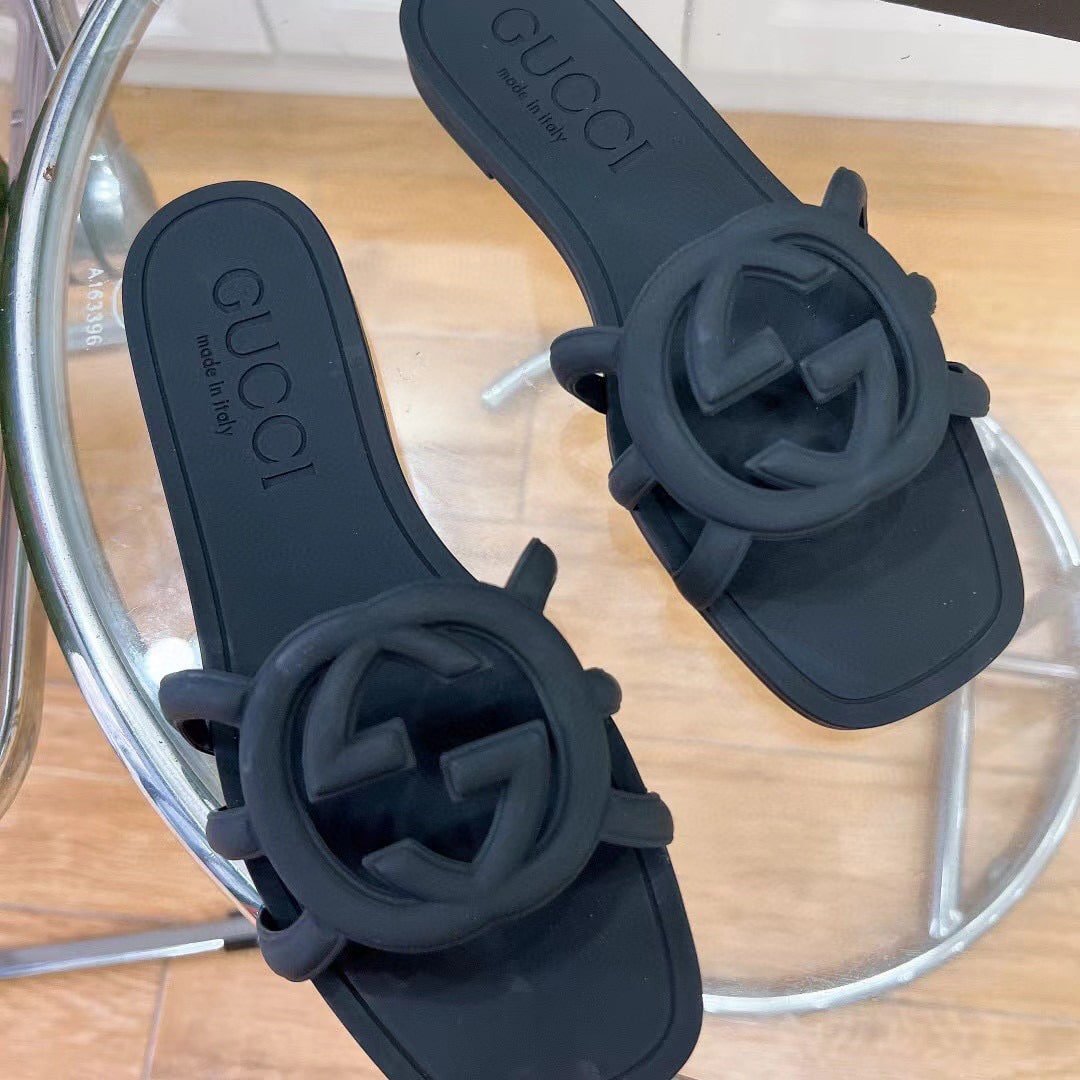 Gvc*1 Women’S Interlocking G Slide Sandal Black 780307 J8700 1000
