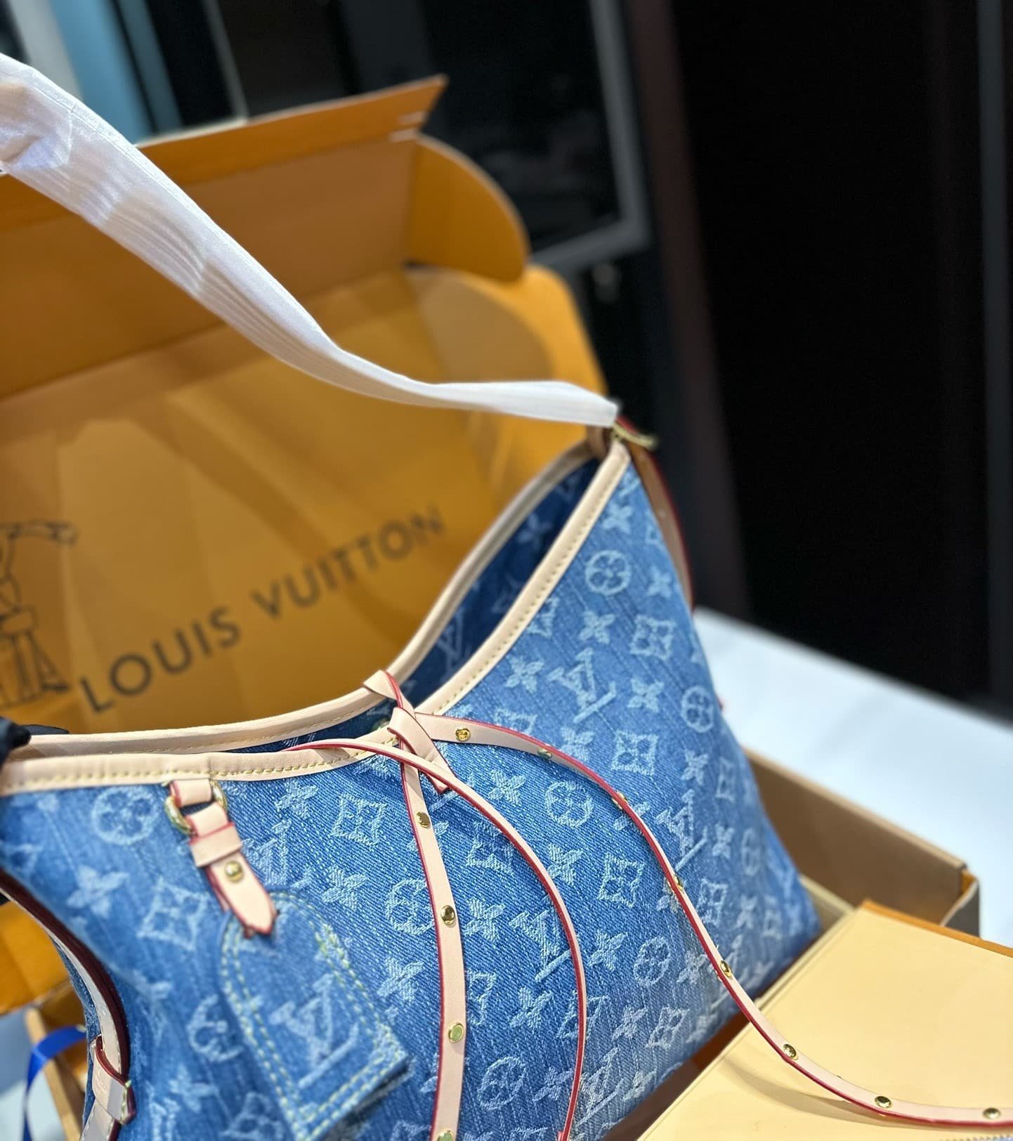 L0vis Vvtt0n Carryall PM Denim Blue 28Cm M46855