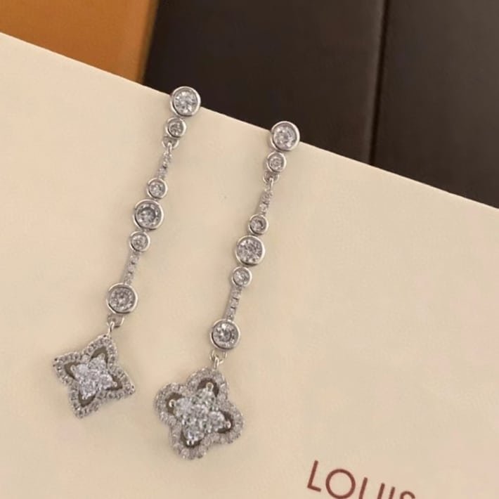 L0vis Vvtt0n Monogram Fusion Earrings White Gold Q96149