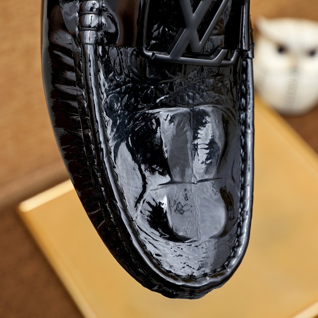 L0vis Vvtt0n Loafer Alligator Polish Leather With Lv Logo In Black
