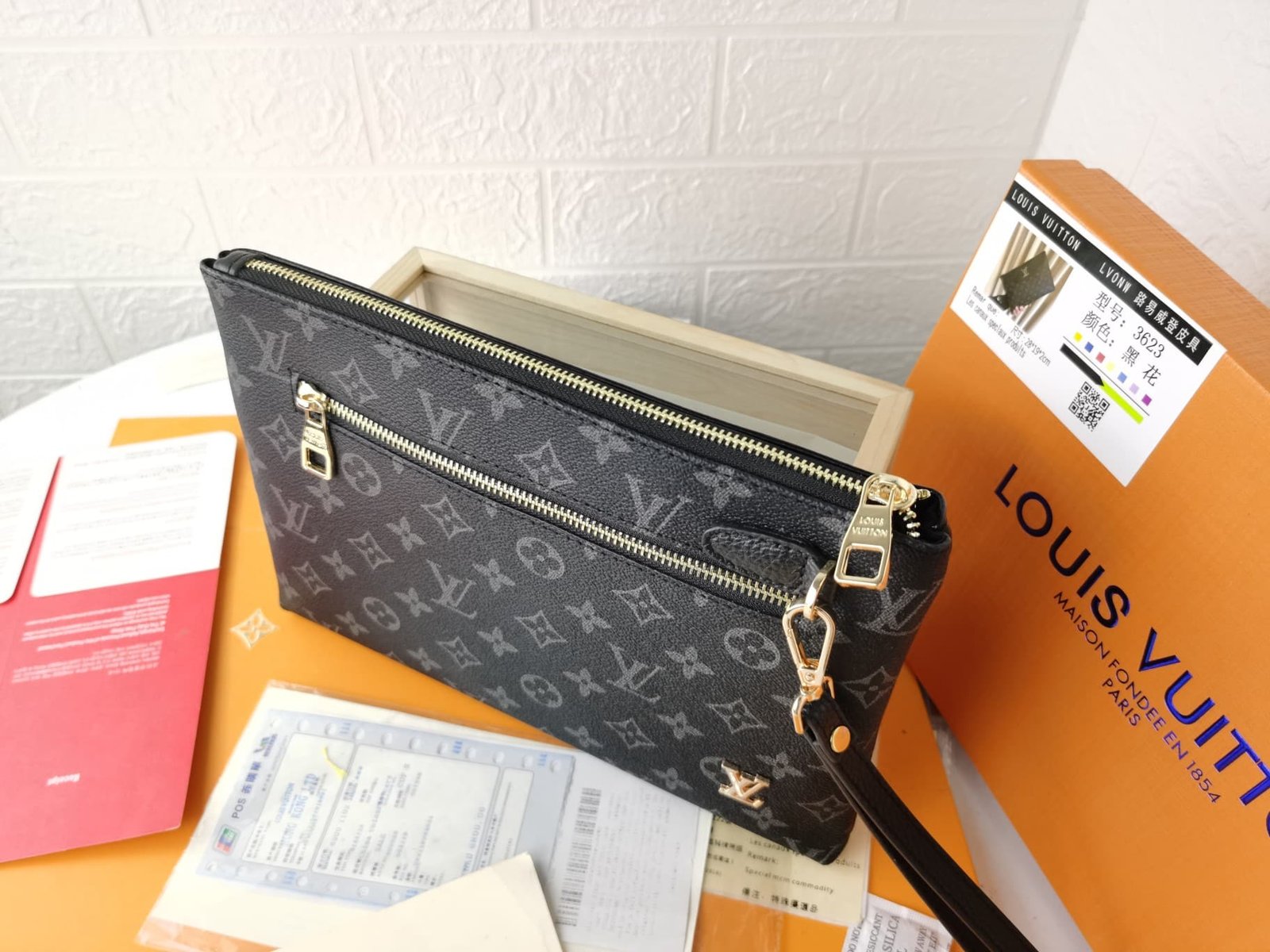 L0vis Vvtt0n Pochette Monogram Canvas Black 27Cm