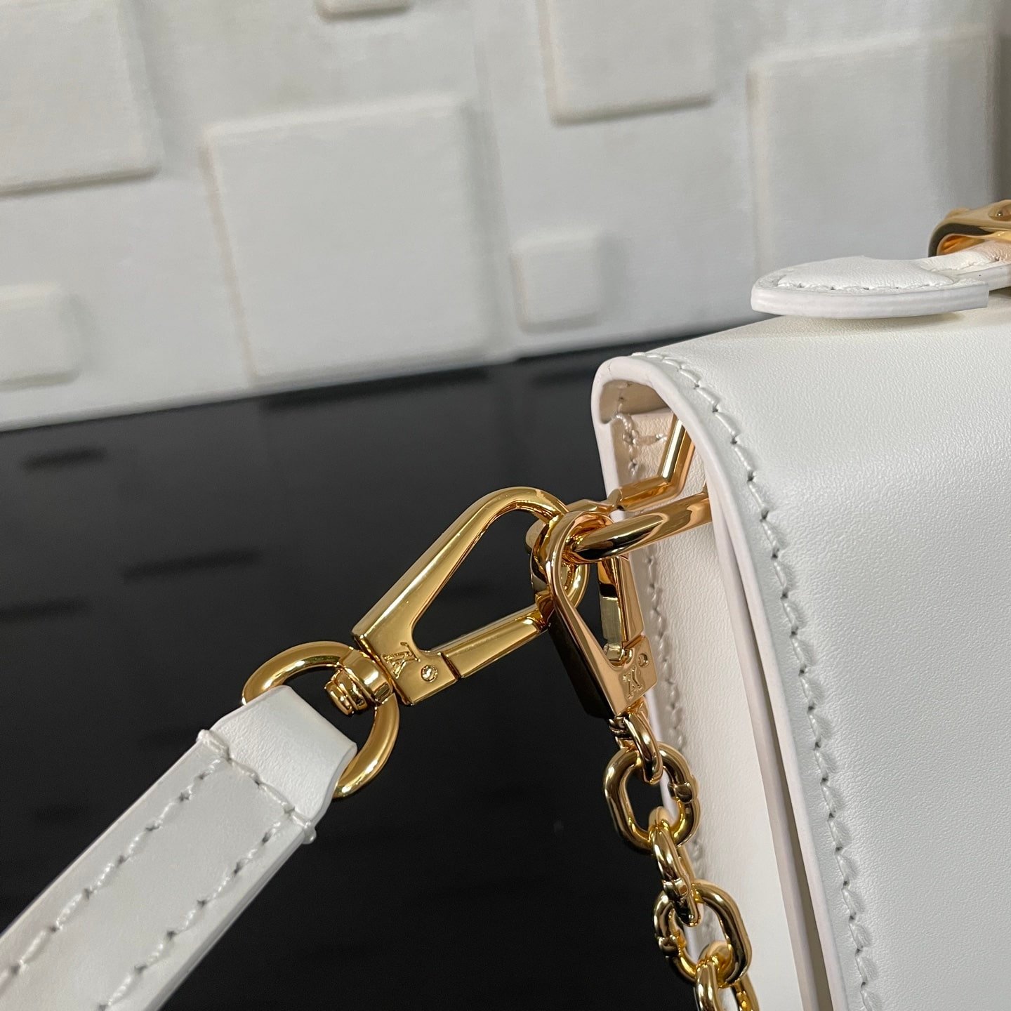 [S*per Vip 1:1] L0vis Vvtt0n Wallet On Chain Capucines Snow 23Cm M12265