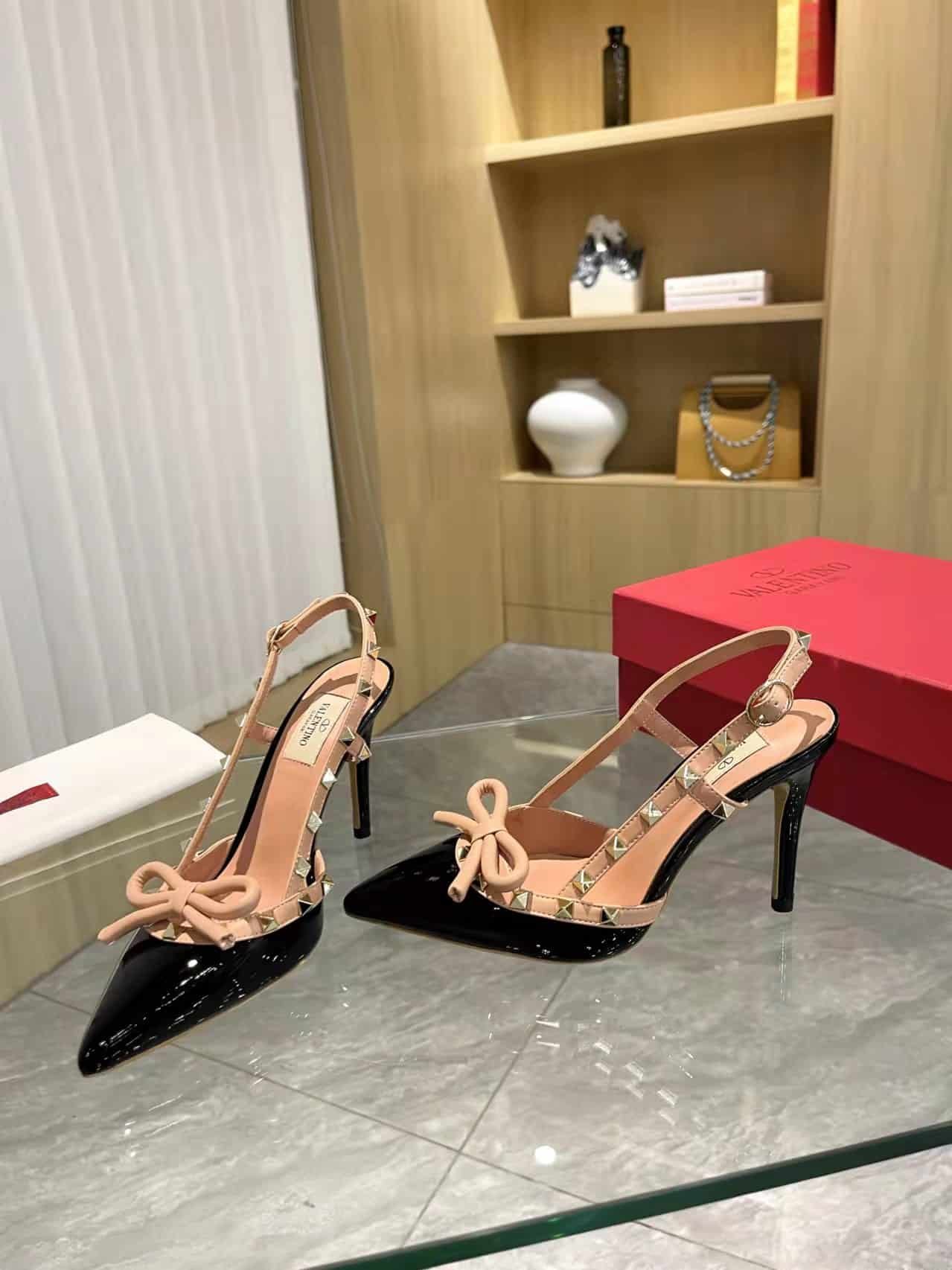 Va1e*ntin0 Rockstud Bow 100 Patent Slingback Pump Black Pink Ws0Ib8Tzen71